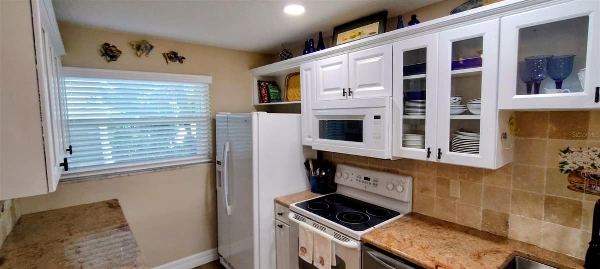 1351 BAYSHORE DRIVE — photo 10 of 39