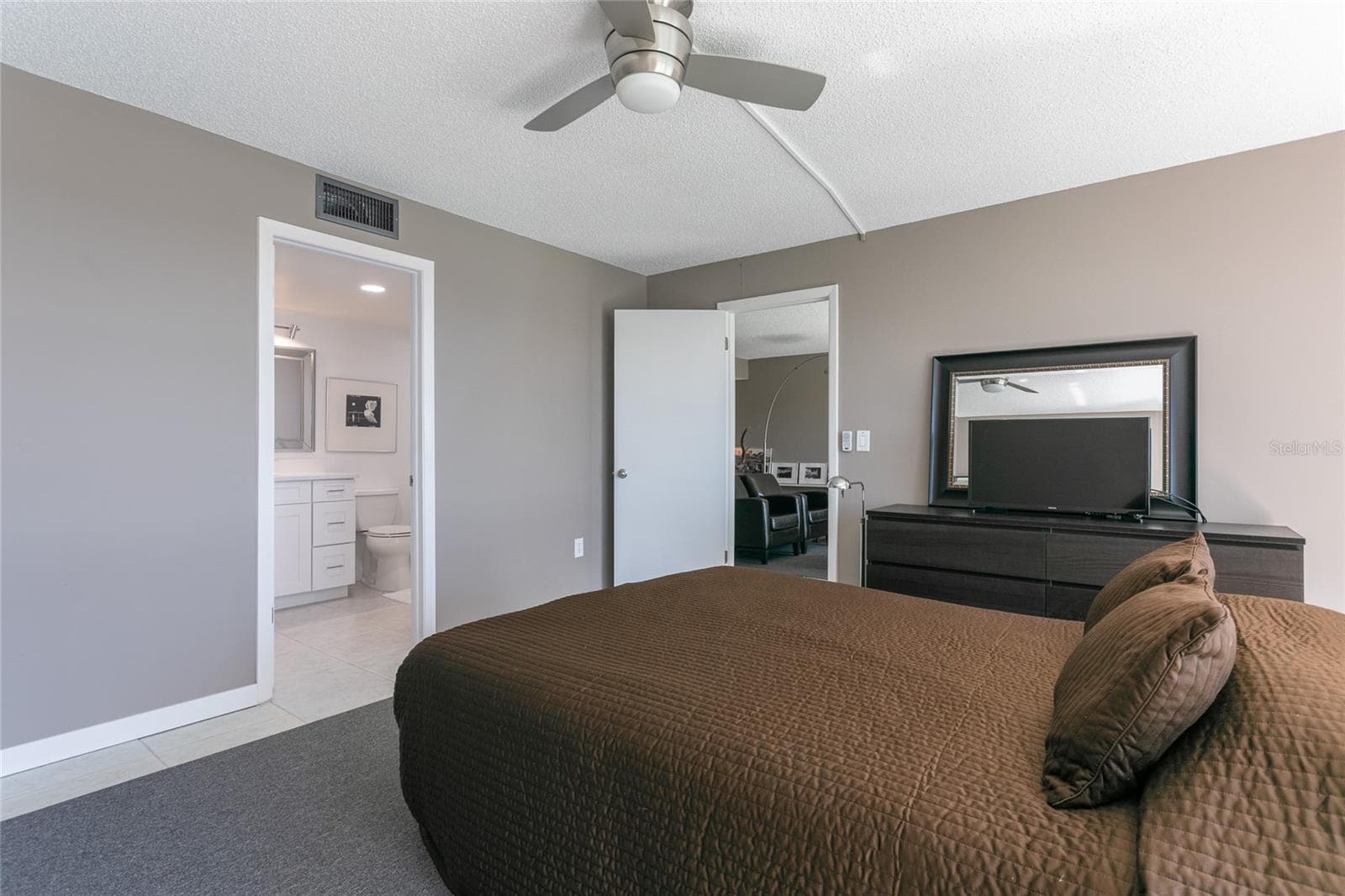 7600 SUN ISLAND DRIVE — photo 13 of 31