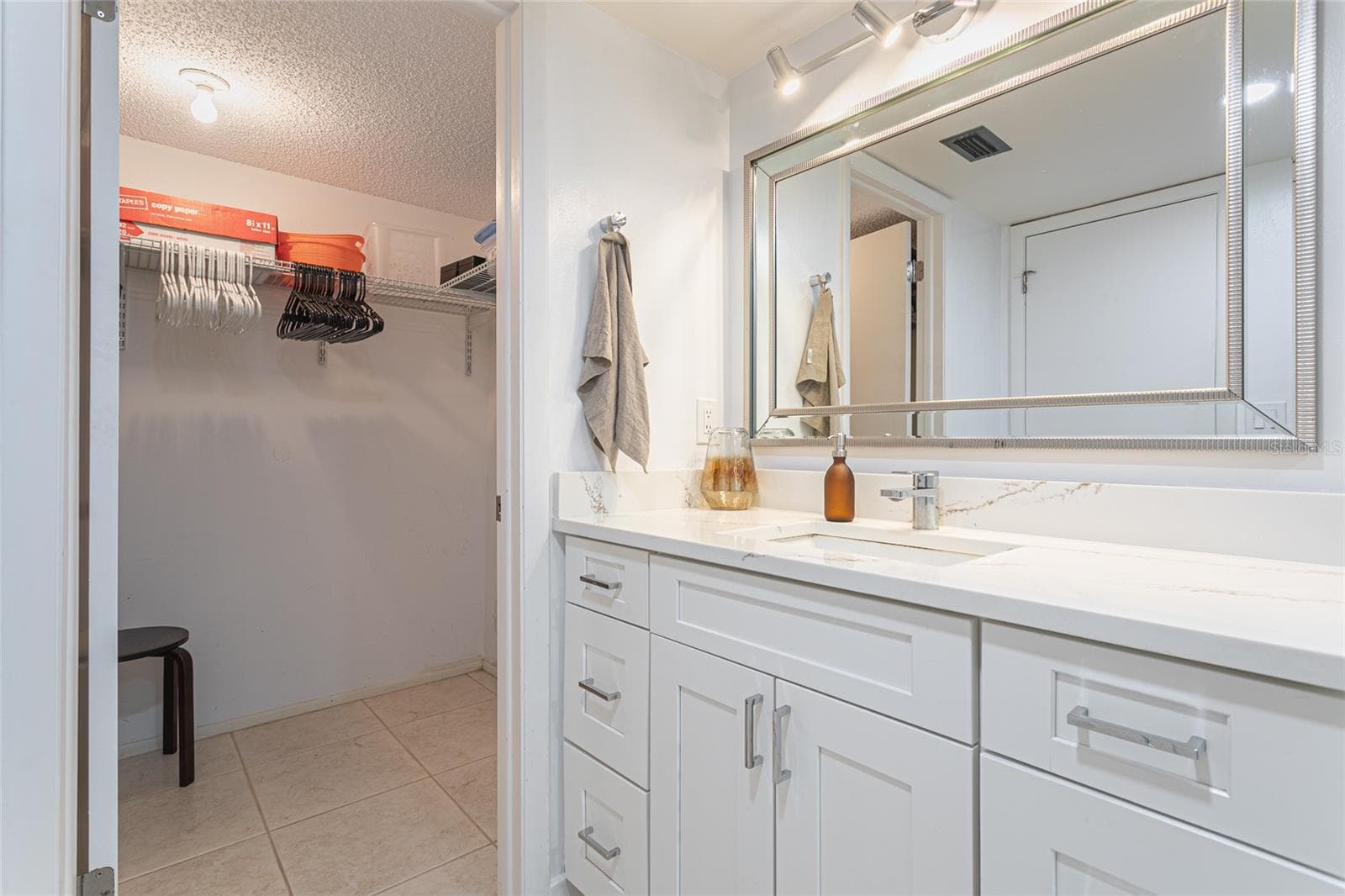 7600 SUN ISLAND DRIVE — photo 14 of 31