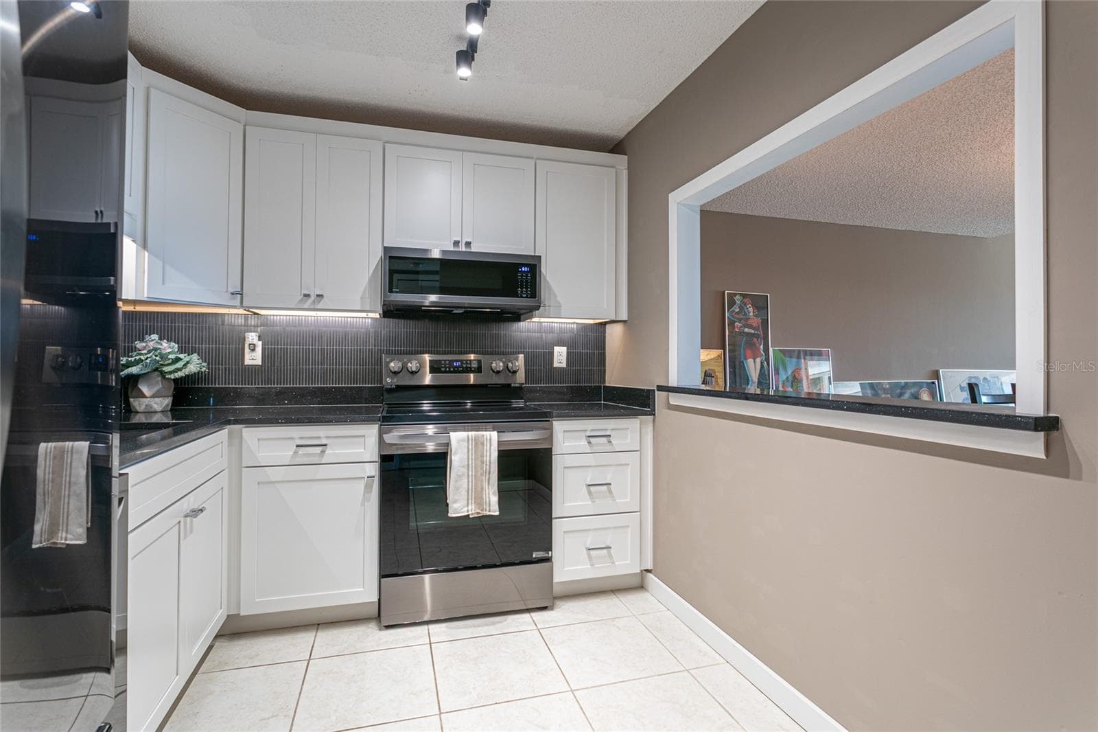 7600 SUN ISLAND DRIVE — photo 9 of 31