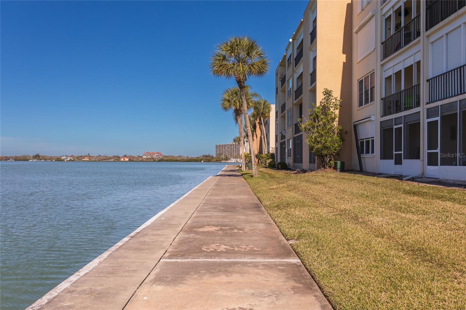 7600 SUN ISLAND DRIVE — photo 29 of 31