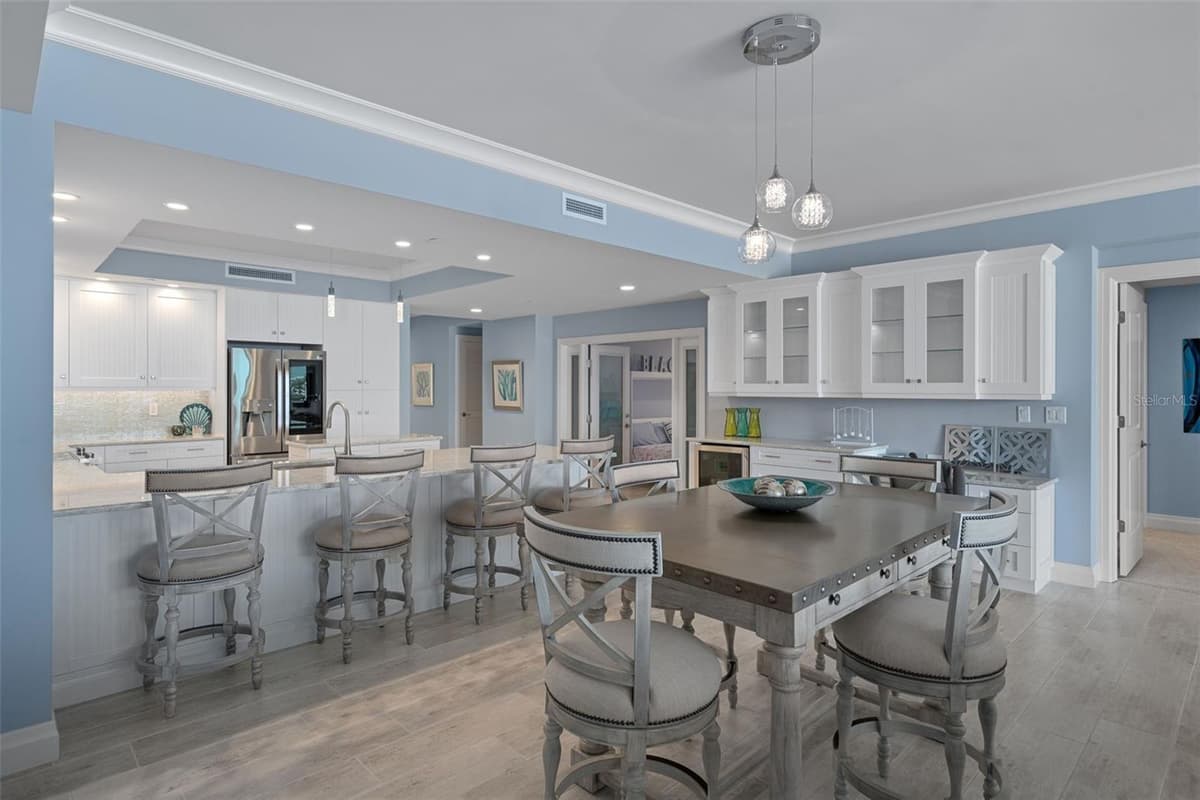 650 COLLANY ROAD — photo 11 of 49