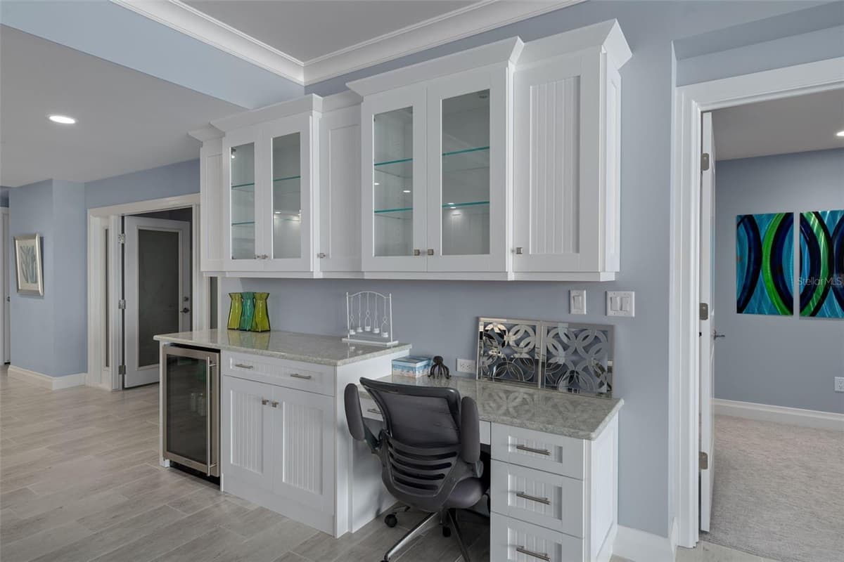 650 COLLANY ROAD — photo 13 of 49