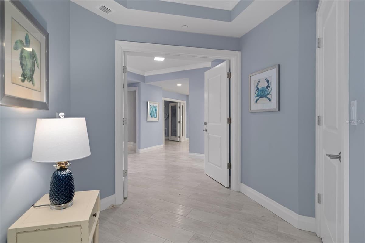 650 COLLANY ROAD — photo 9 of 49