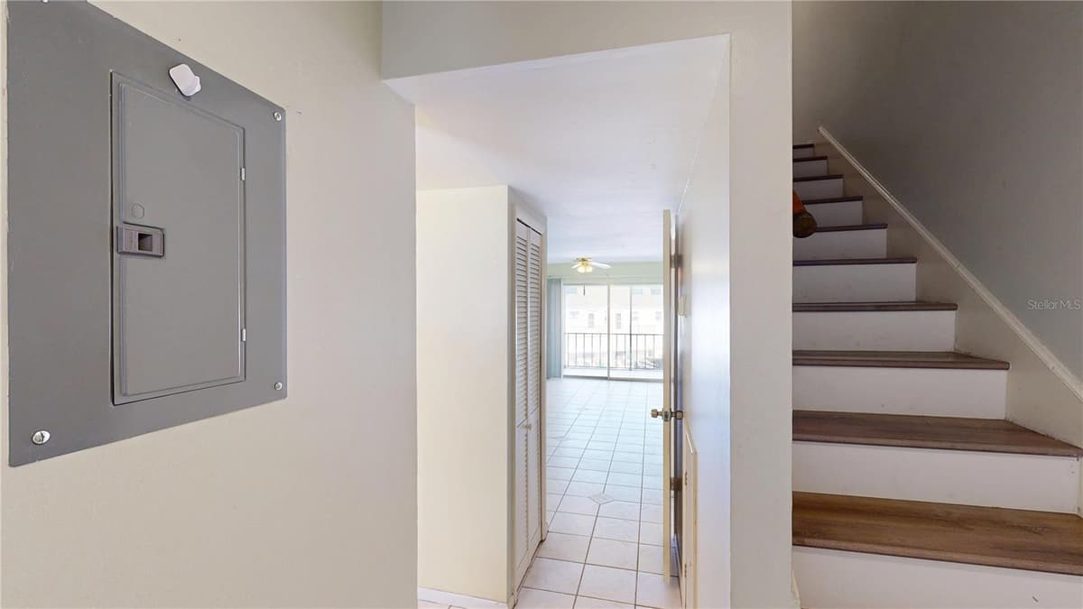 404 ORLANDO AVENUE — photo 13 of 29