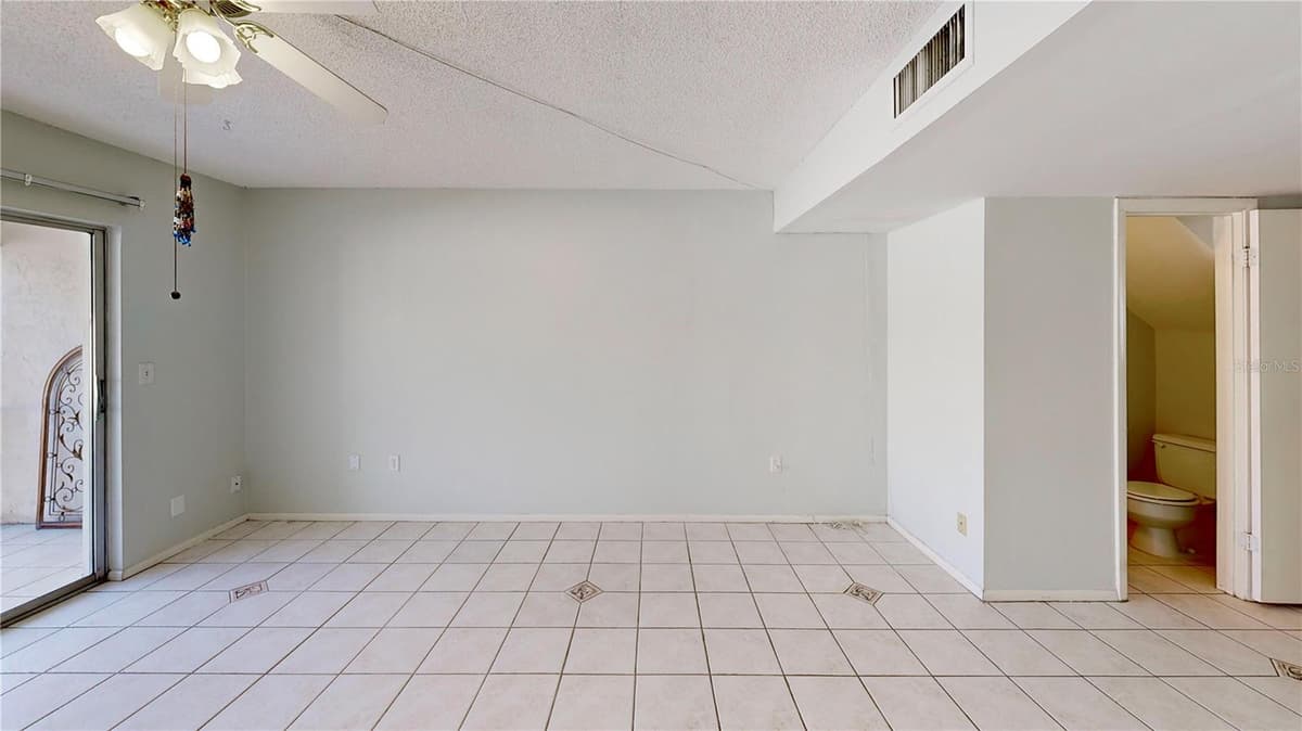 404 ORLANDO AVENUE — photo 12 of 29