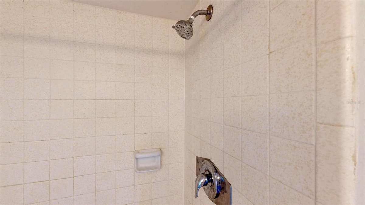 404 ORLANDO AVENUE — photo 18 of 29
