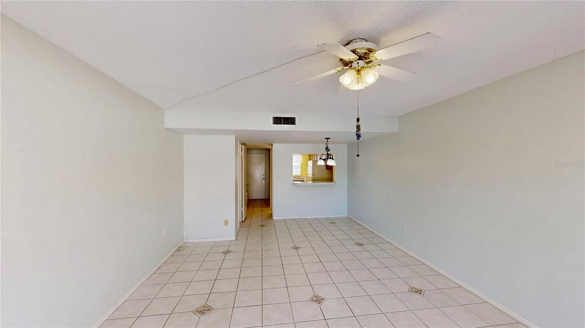 404 ORLANDO AVENUE — photo 10 of 29