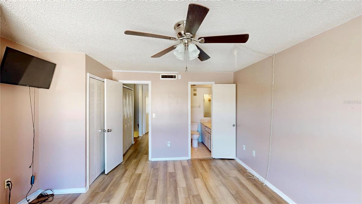 404 ORLANDO AVENUE — photo 16 of 29