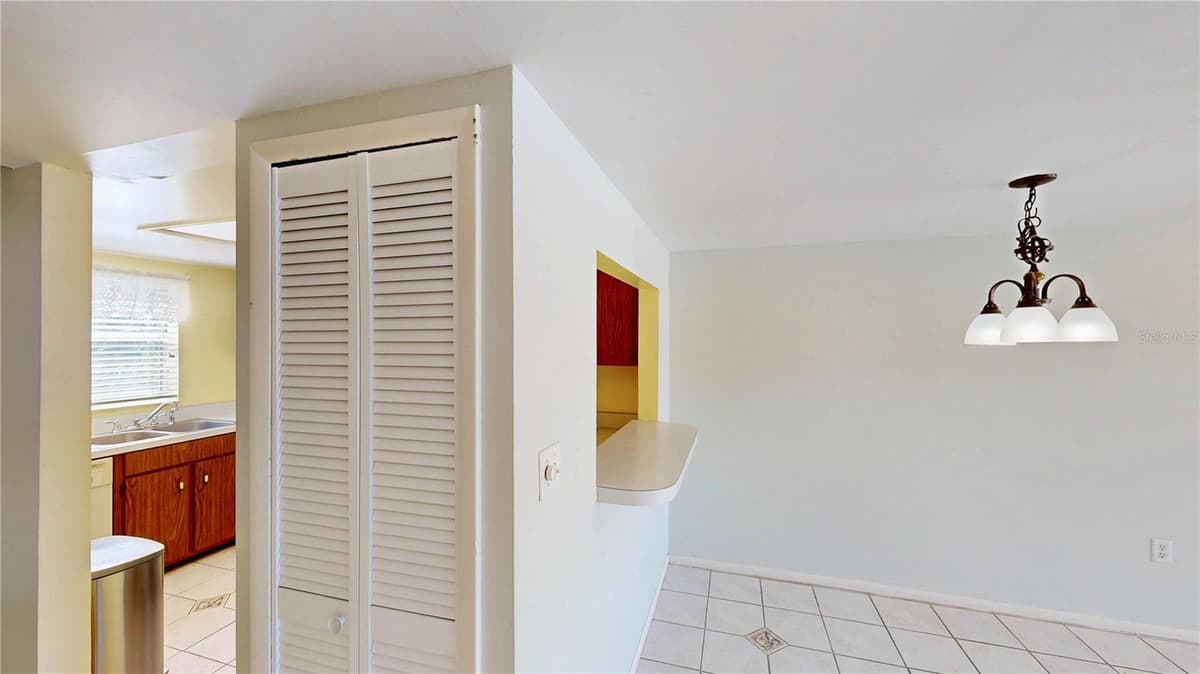 404 ORLANDO AVENUE — photo 8 of 29