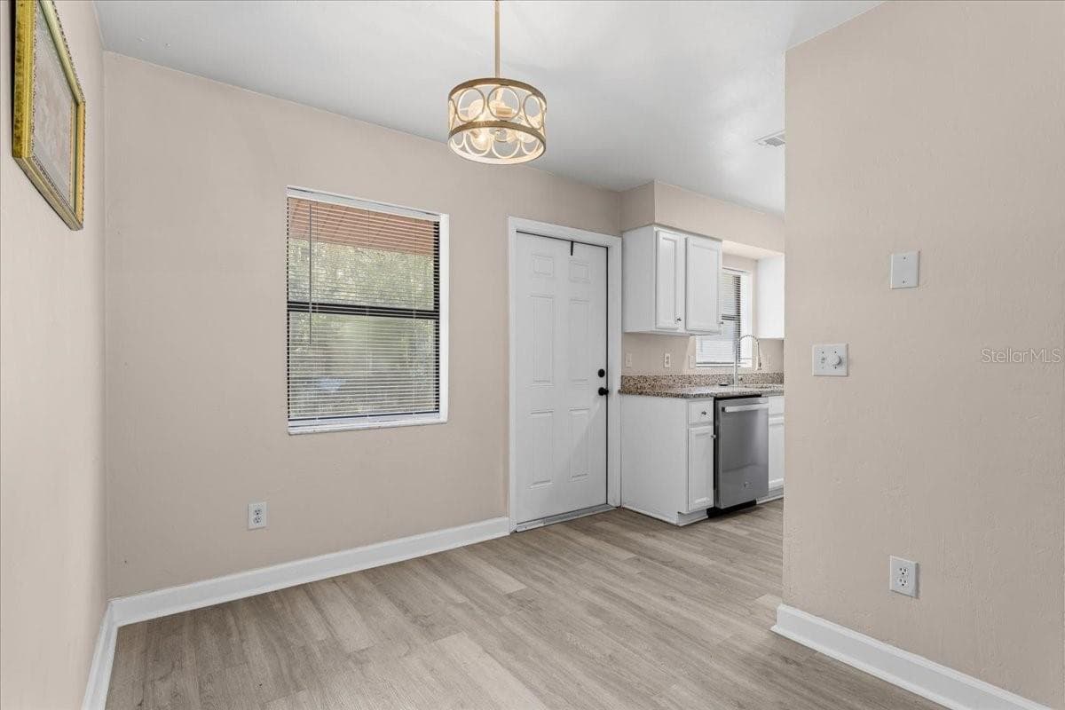 11907 147TH PLACE — photo 5 of 18