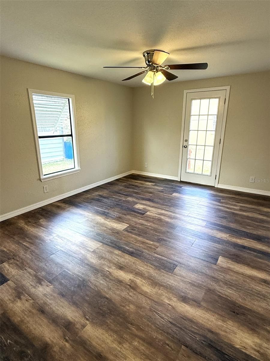 2055 FLORAL AVENUE — photo 9 of 25