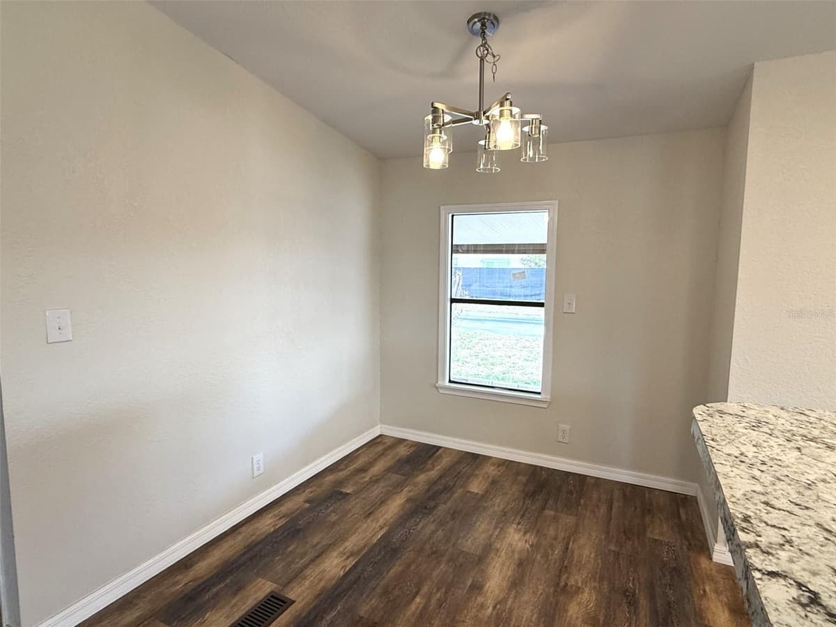2055 FLORAL AVENUE — photo 7 of 25