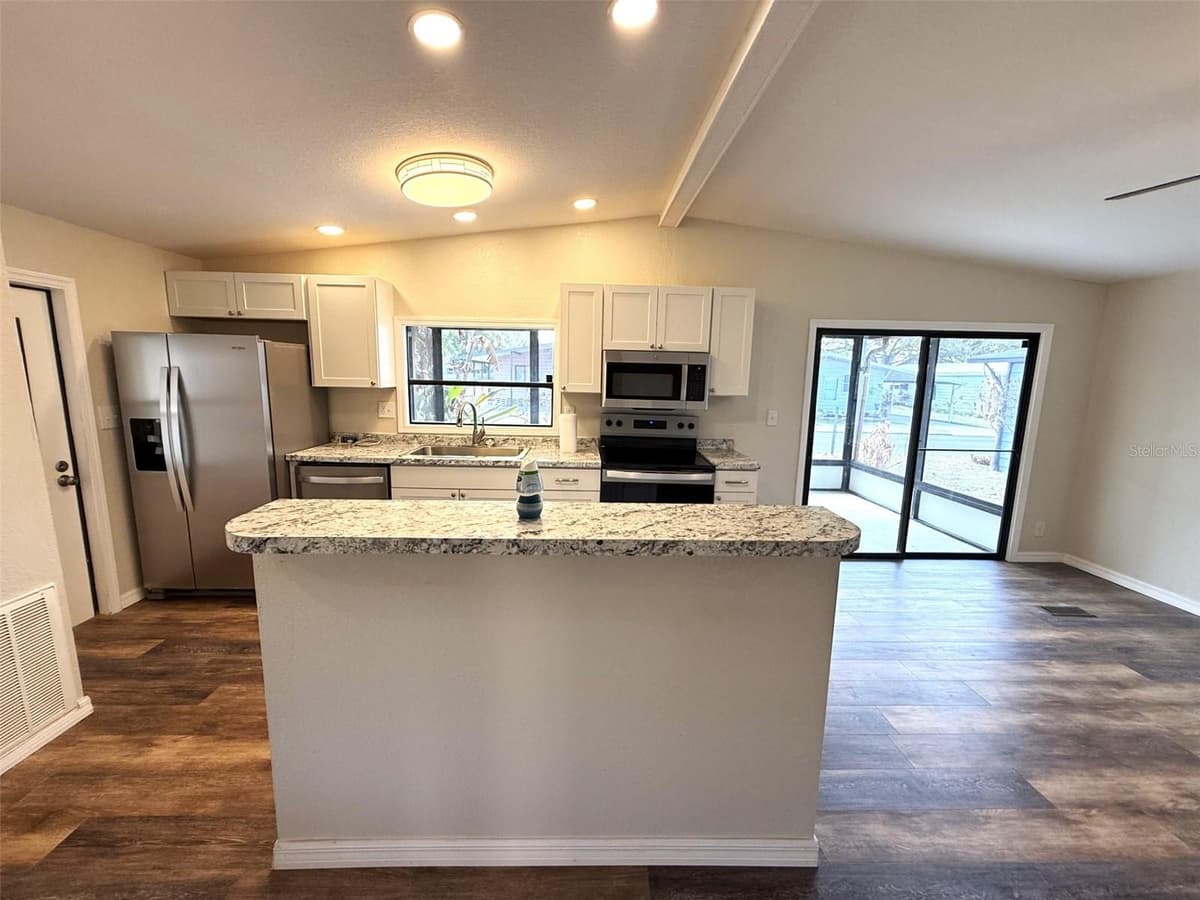 2055 FLORAL AVENUE — photo 2 of 25