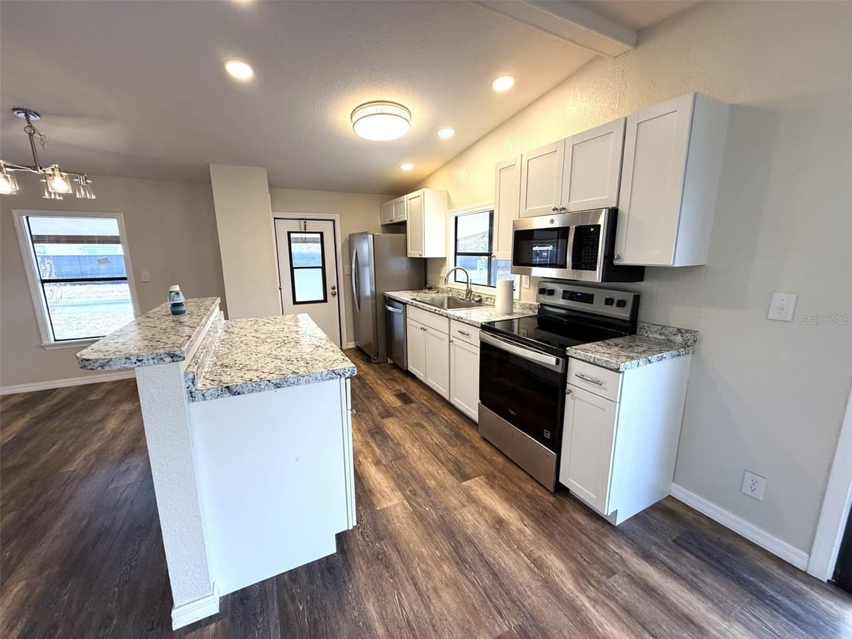 2055 FLORAL AVENUE — photo 3 of 25