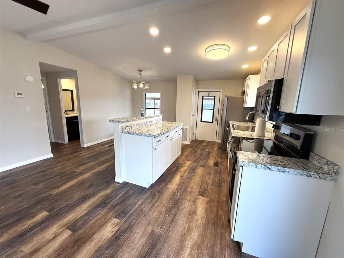 2055 FLORAL AVENUE — photo 4 of 25