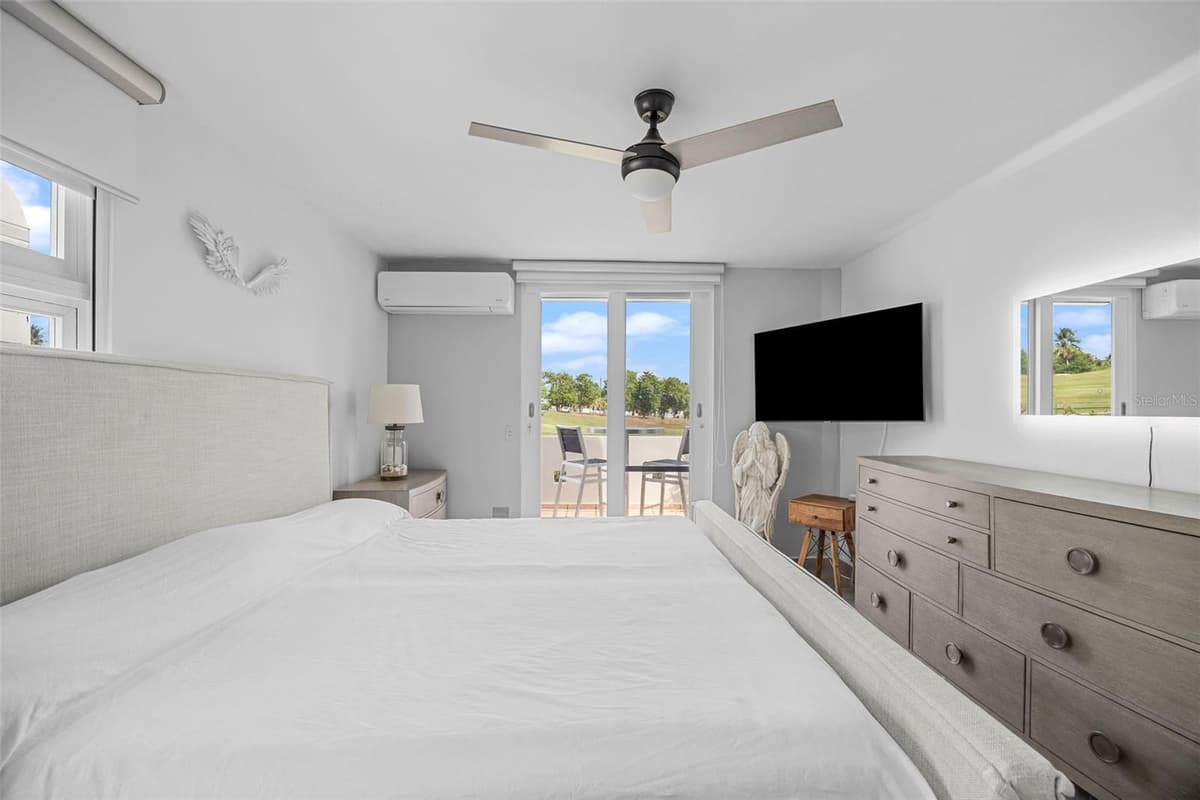 M1 COSTA DORADA — photo 17 of 51