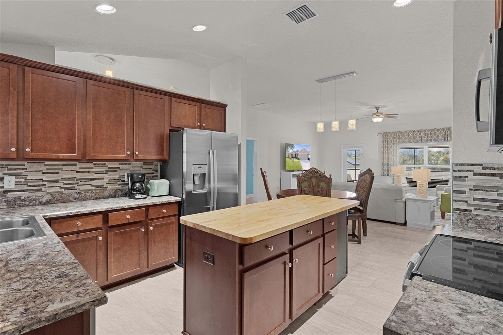 403 EDITH DRIVE — photo 10 of 28