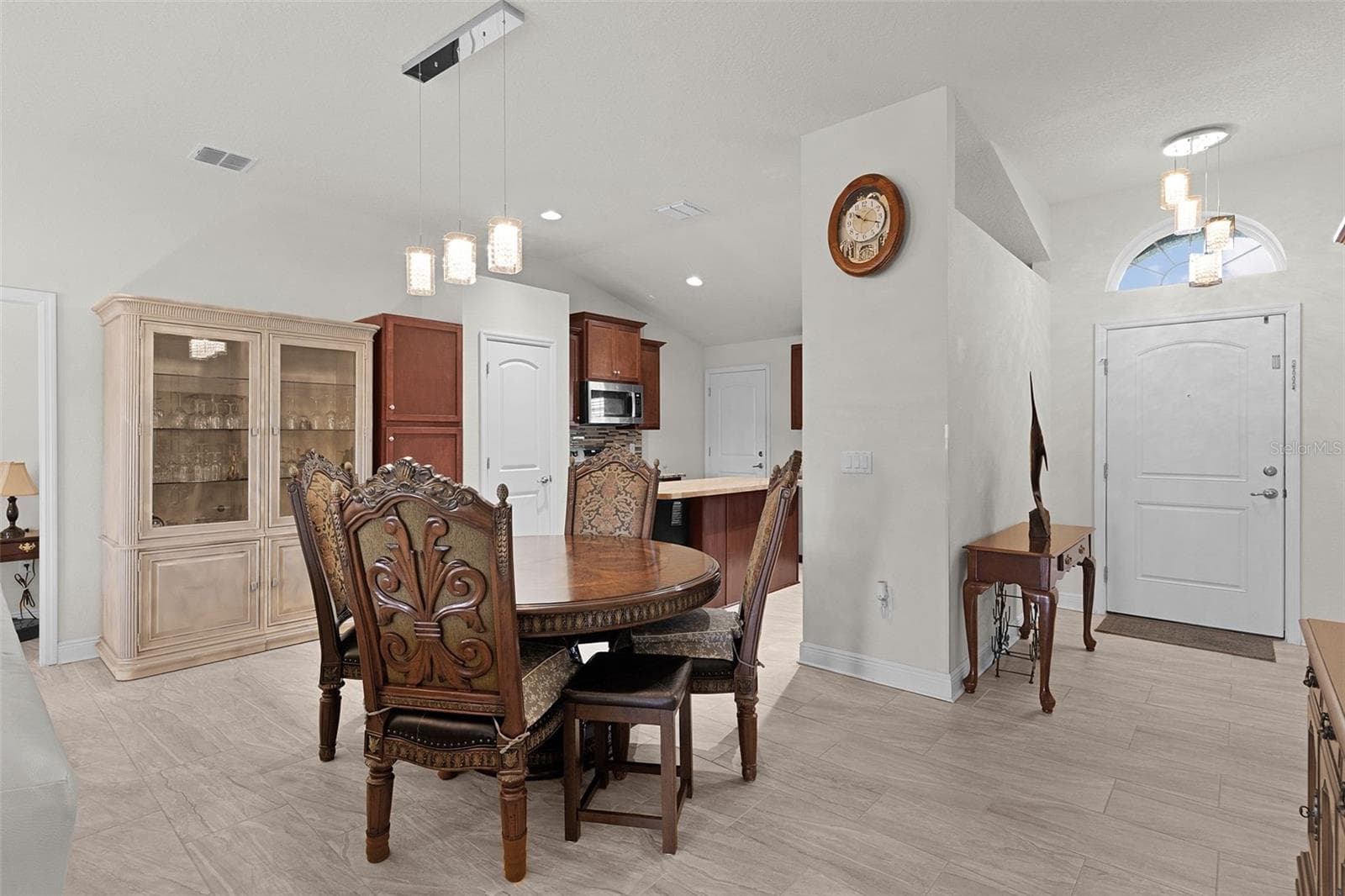 403 EDITH DRIVE — photo 11 of 28