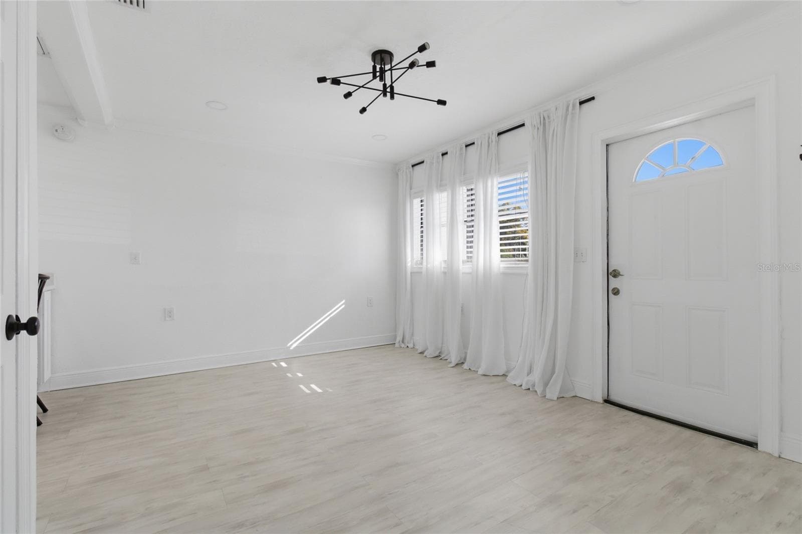 4930 ELDORADO DRIVE — photo 8 of 29