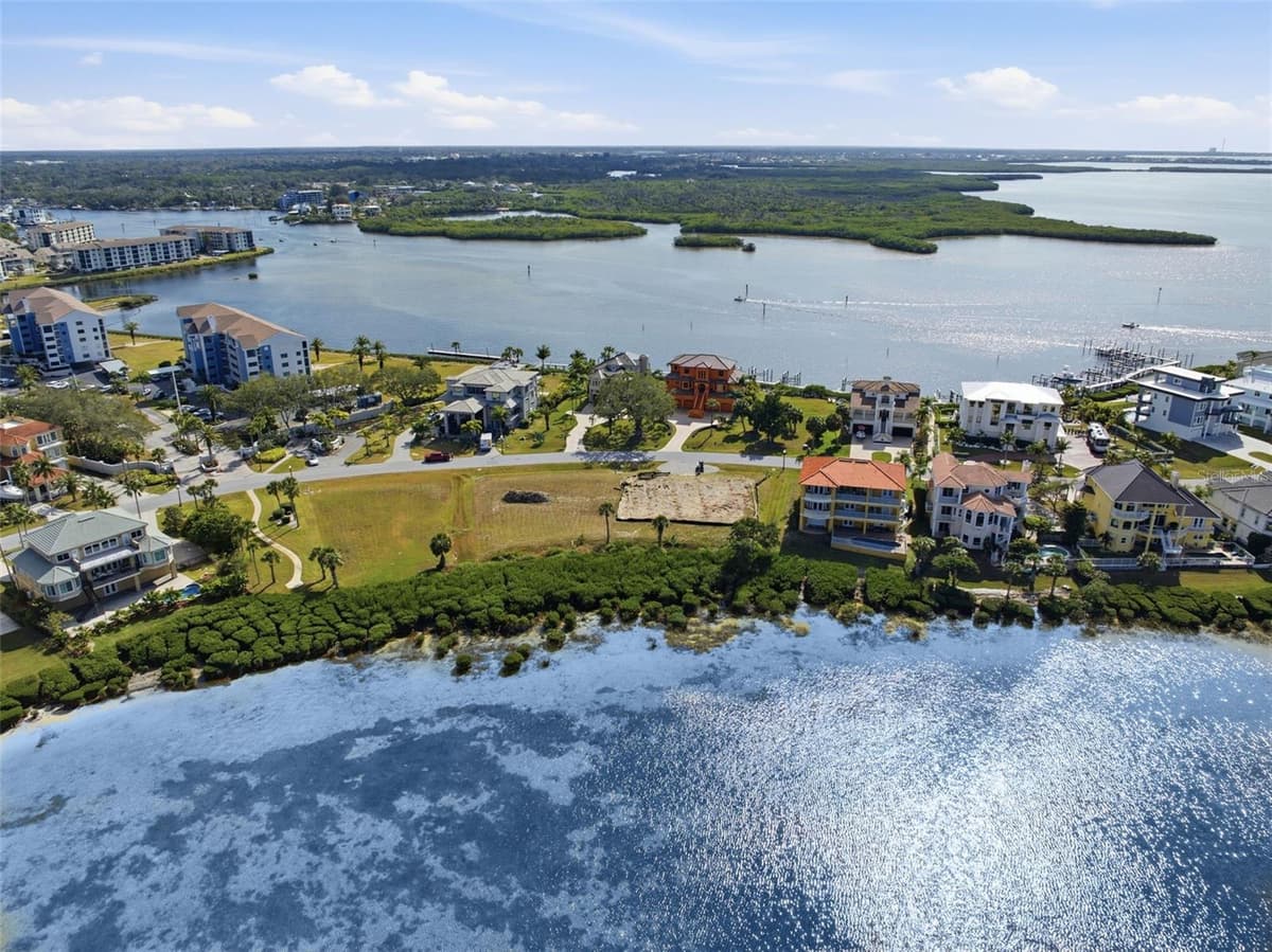 25 HARBORPOINTE DRIVE — photo 26 of 35