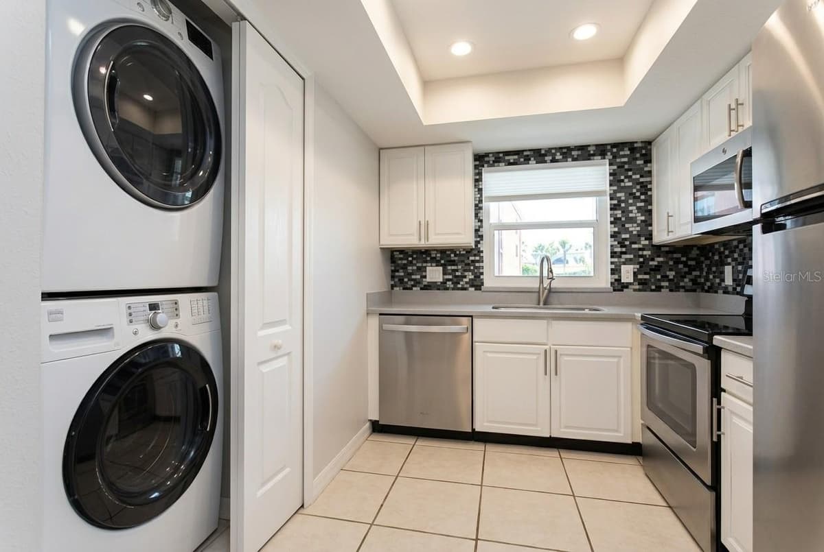 5200 OCEAN BEACH BOULEVARD — photo 10 of 30