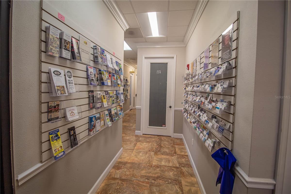 252 MARION AVENUE — photo 6 of 15