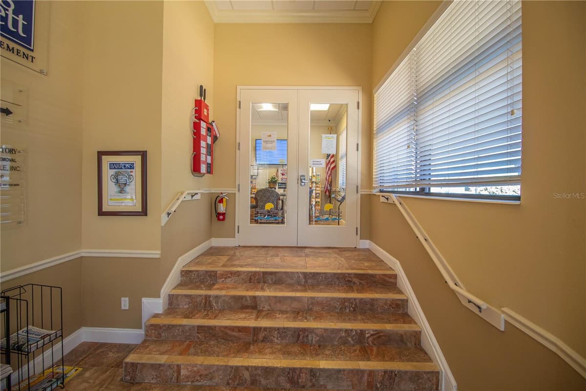 252 MARION AVENUE — photo 12 of 15