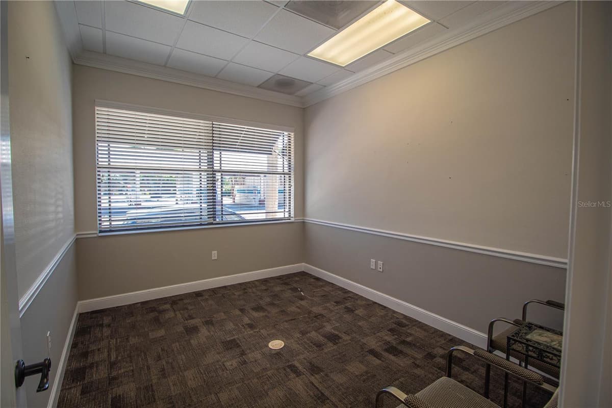 252 MARION AVENUE — photo 3 of 15