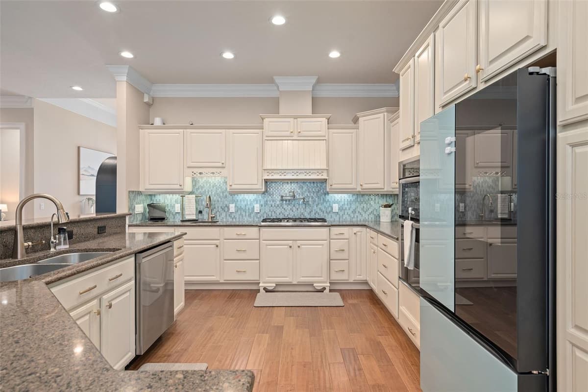 5301 CARSON STREET — photo 23 of 69