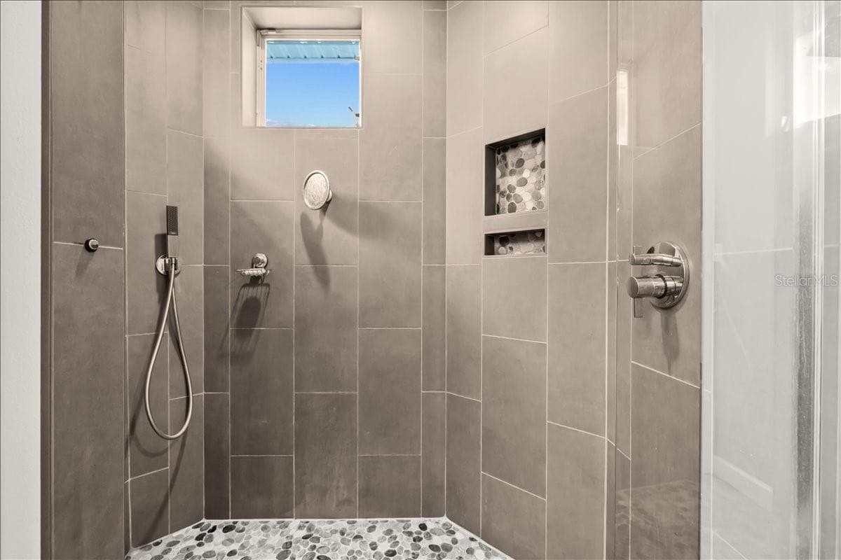 8117 BRIGHTON DRIVE — photo 33 of 81