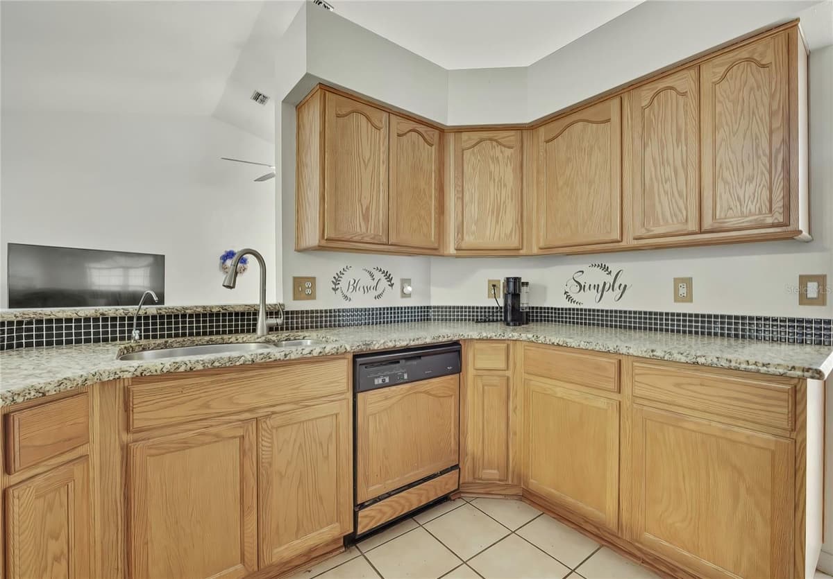 340 SAVOY STREET — photo 20 of 63