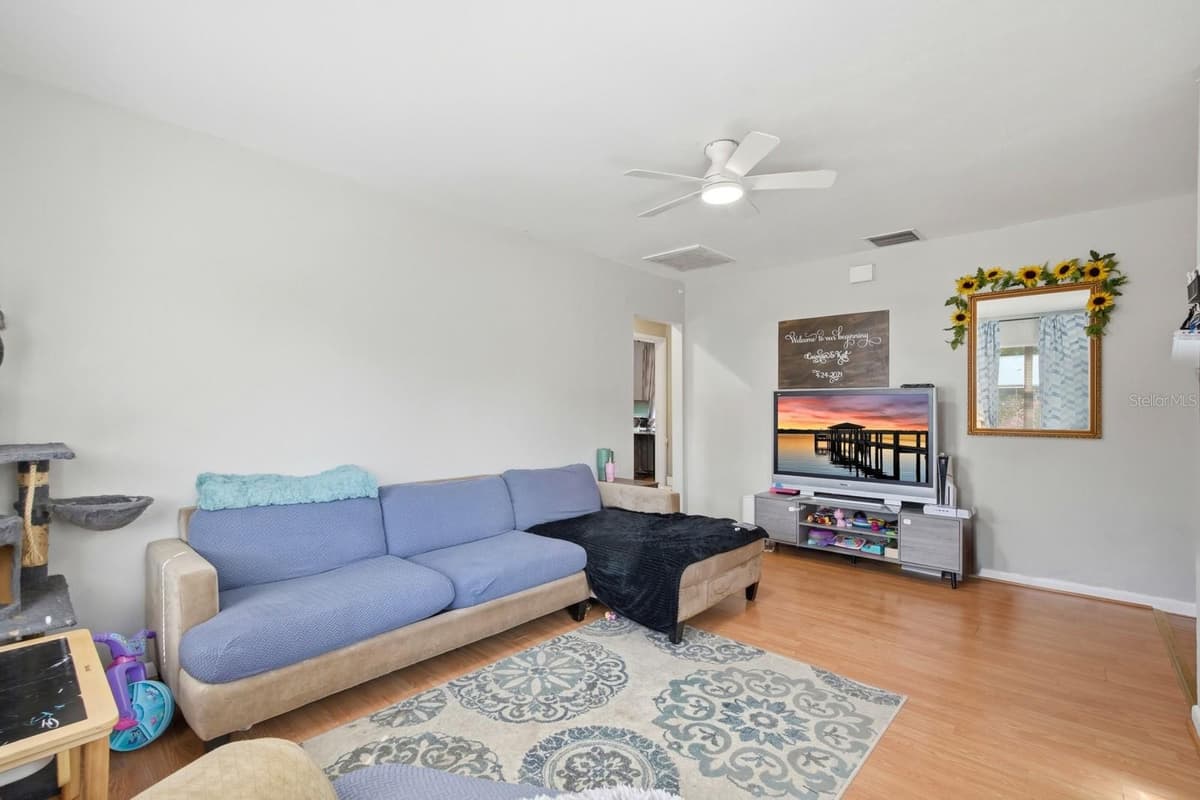 2627 MYRTLE AVENUE — photo 5 of 24