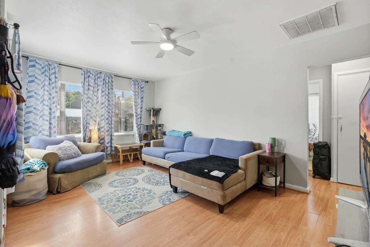 2627 MYRTLE AVENUE — photo 6 of 24