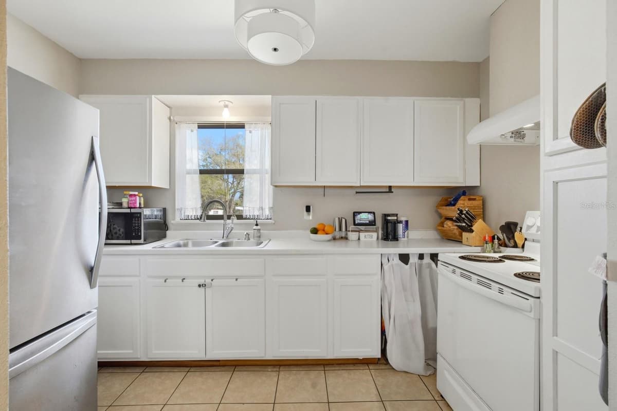 2627 MYRTLE AVENUE — photo 8 of 24