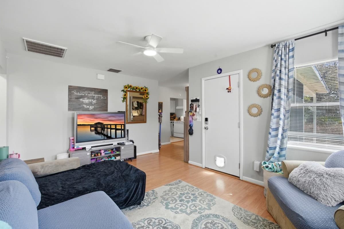 2627 MYRTLE AVENUE — photo 4 of 24