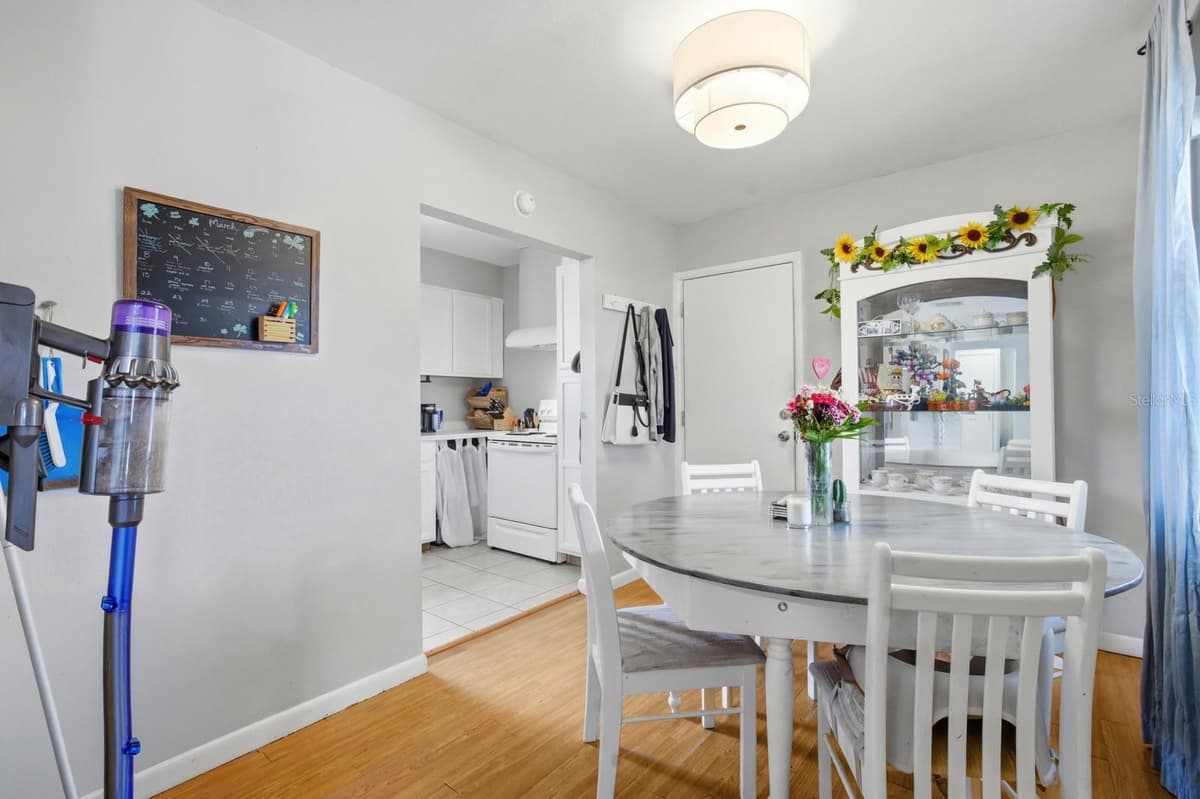 2627 MYRTLE AVENUE — photo 11 of 24
