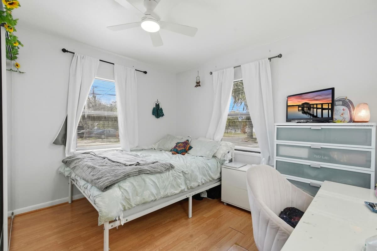 2627 MYRTLE AVENUE — photo 16 of 24