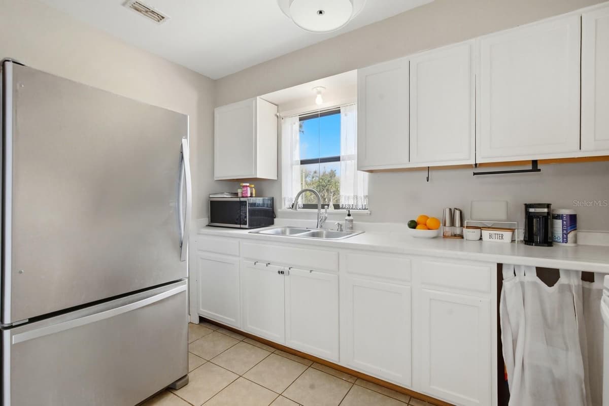 2627 MYRTLE AVENUE — photo 9 of 24
