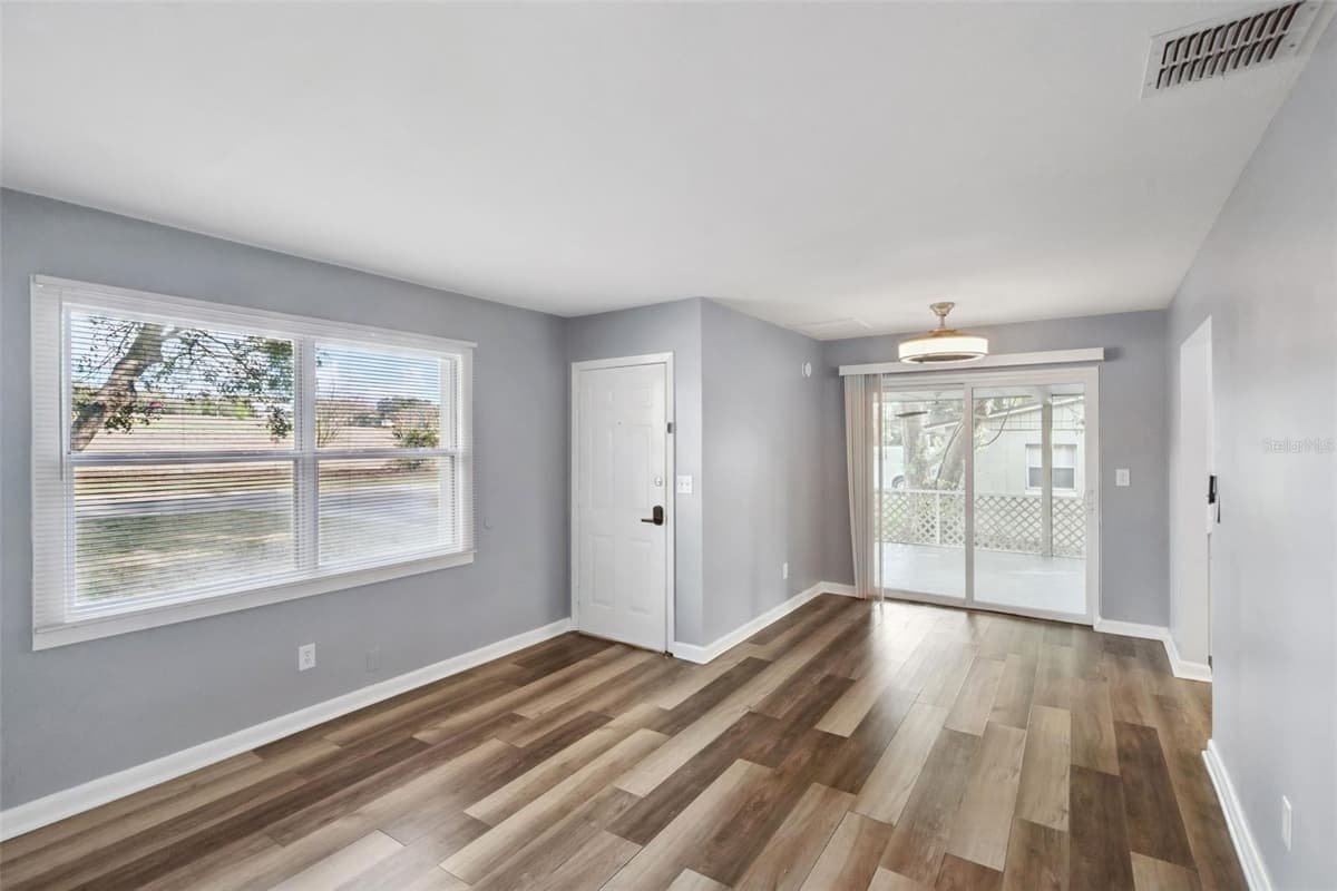 902 GALENA AVENUE — photo 10 of 20