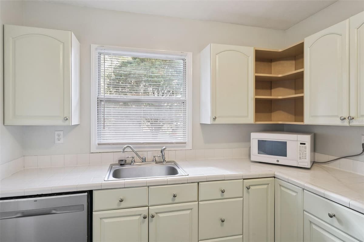 902 GALENA AVENUE — photo 7 of 20
