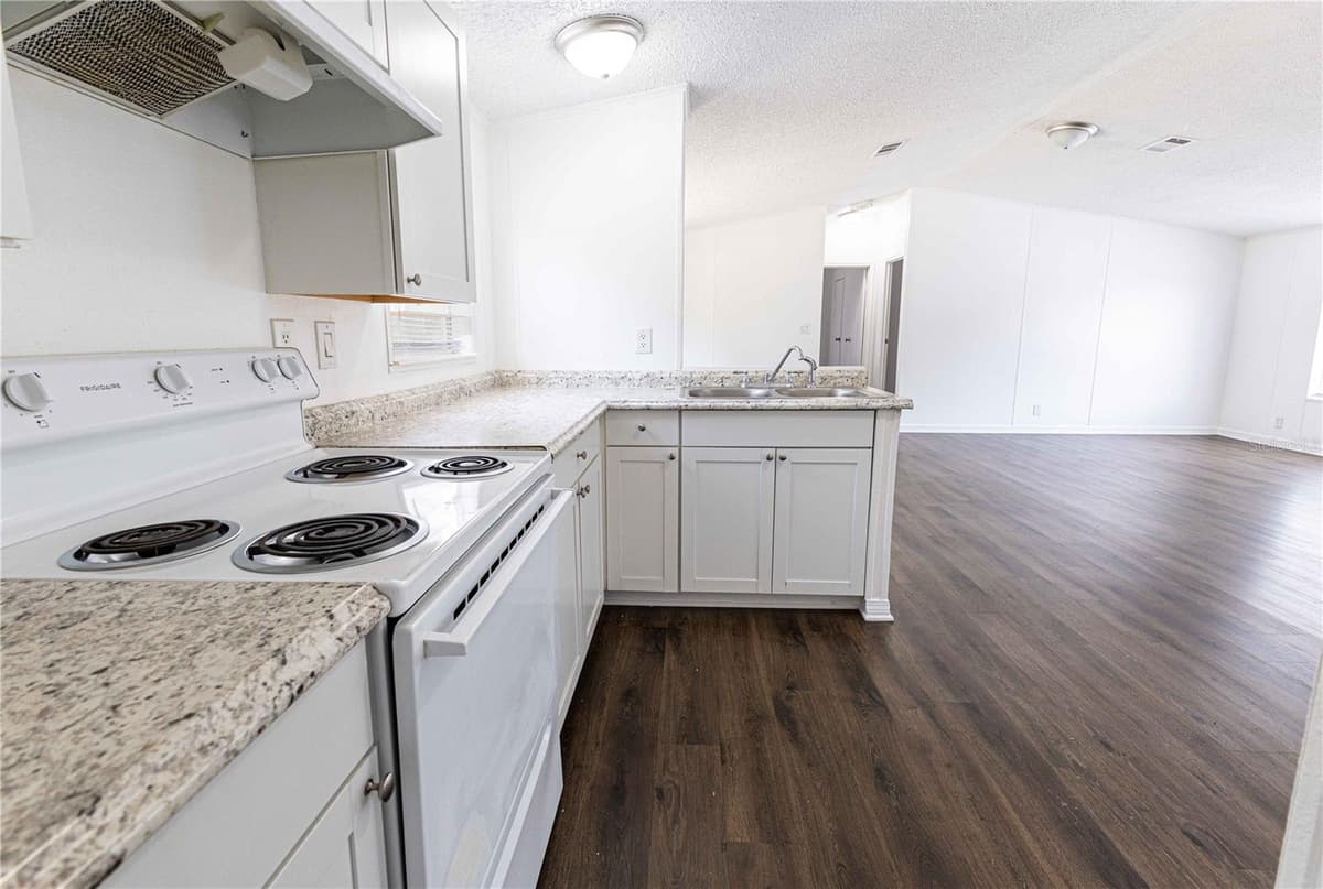 4872 EVANS STREET — photo 9 of 25
