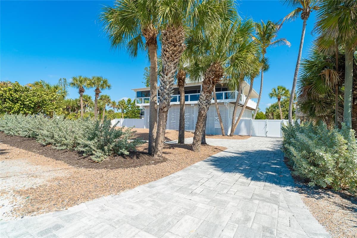 230 GULF BOULEVARD — photo 3 of 90