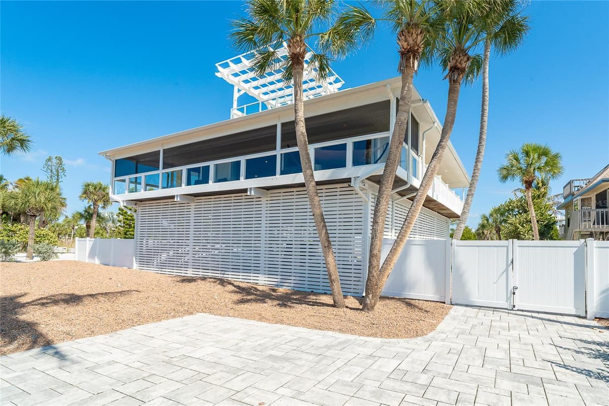 230 GULF BOULEVARD — photo 7 of 90