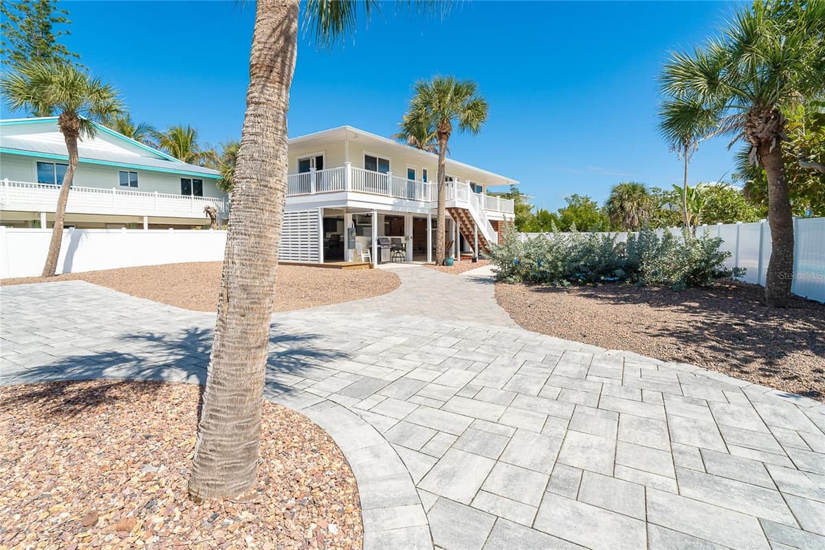 230 GULF BOULEVARD — photo 9 of 90