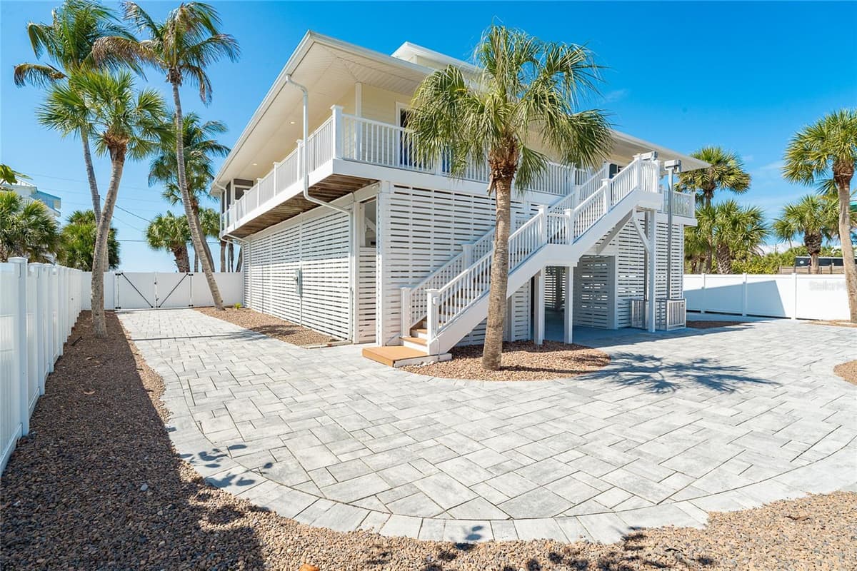 230 GULF BOULEVARD — photo 8 of 90