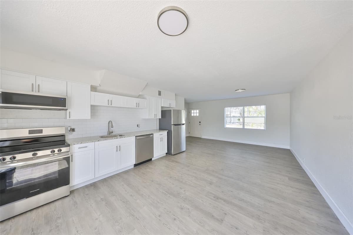 11916 133RD AVENUE — photo 7 of 15