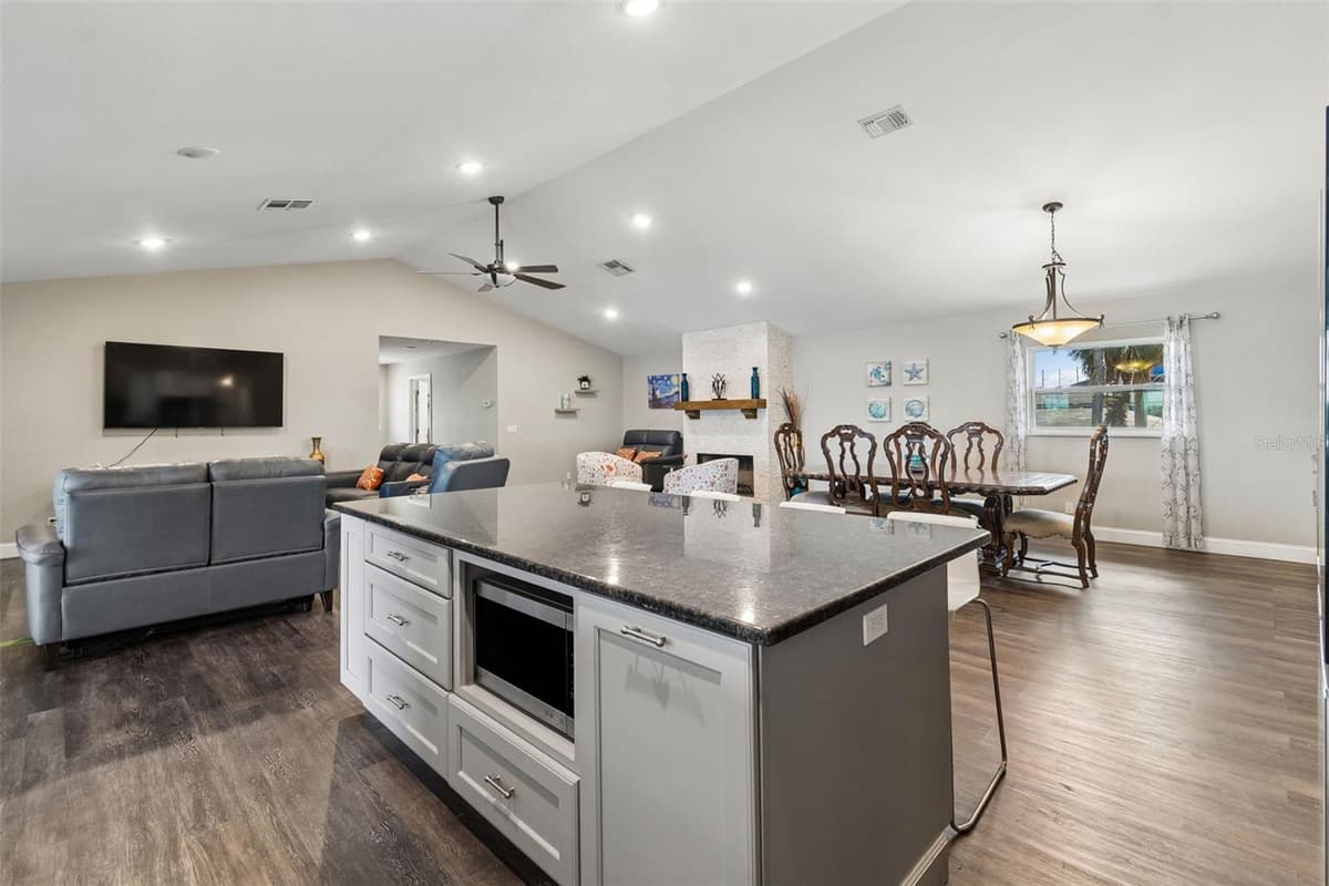9901 BAY DRIVE — photo 11 of 67