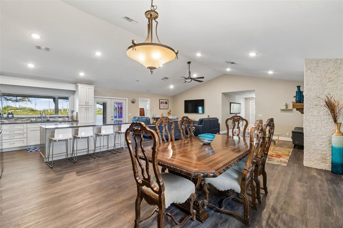 9901 BAY DRIVE — photo 8 of 67