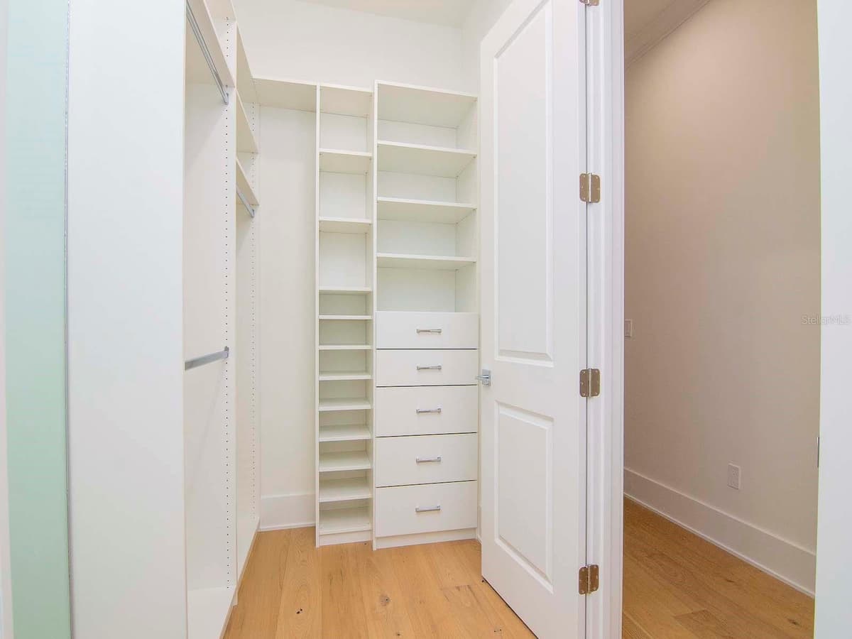 654 GENEVA PLACE — photo 27 of 55